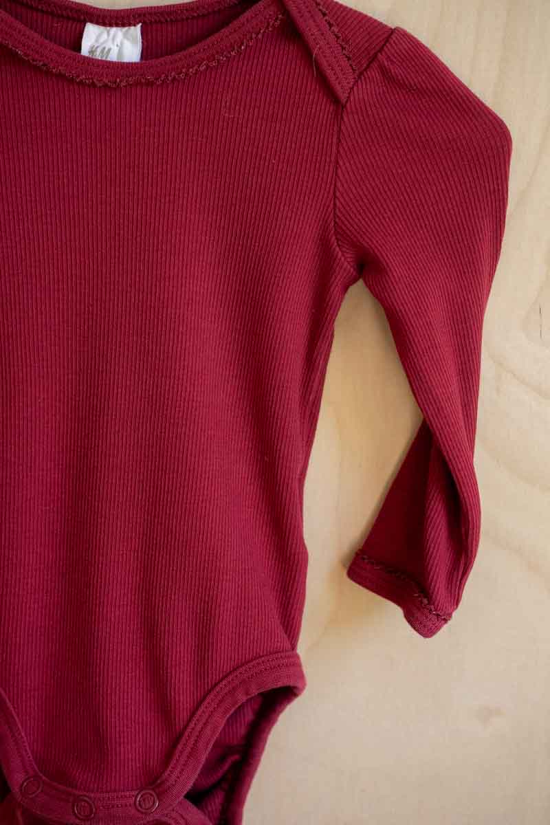 Burgundy Ribbed Bodysuit: 4-6mos