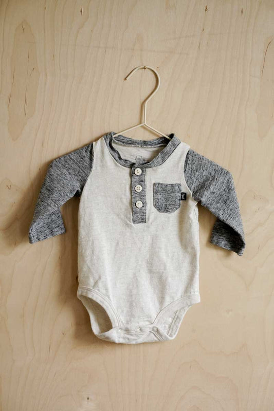 Grey & White Raglan Henley Bodysuit: 0-3mos