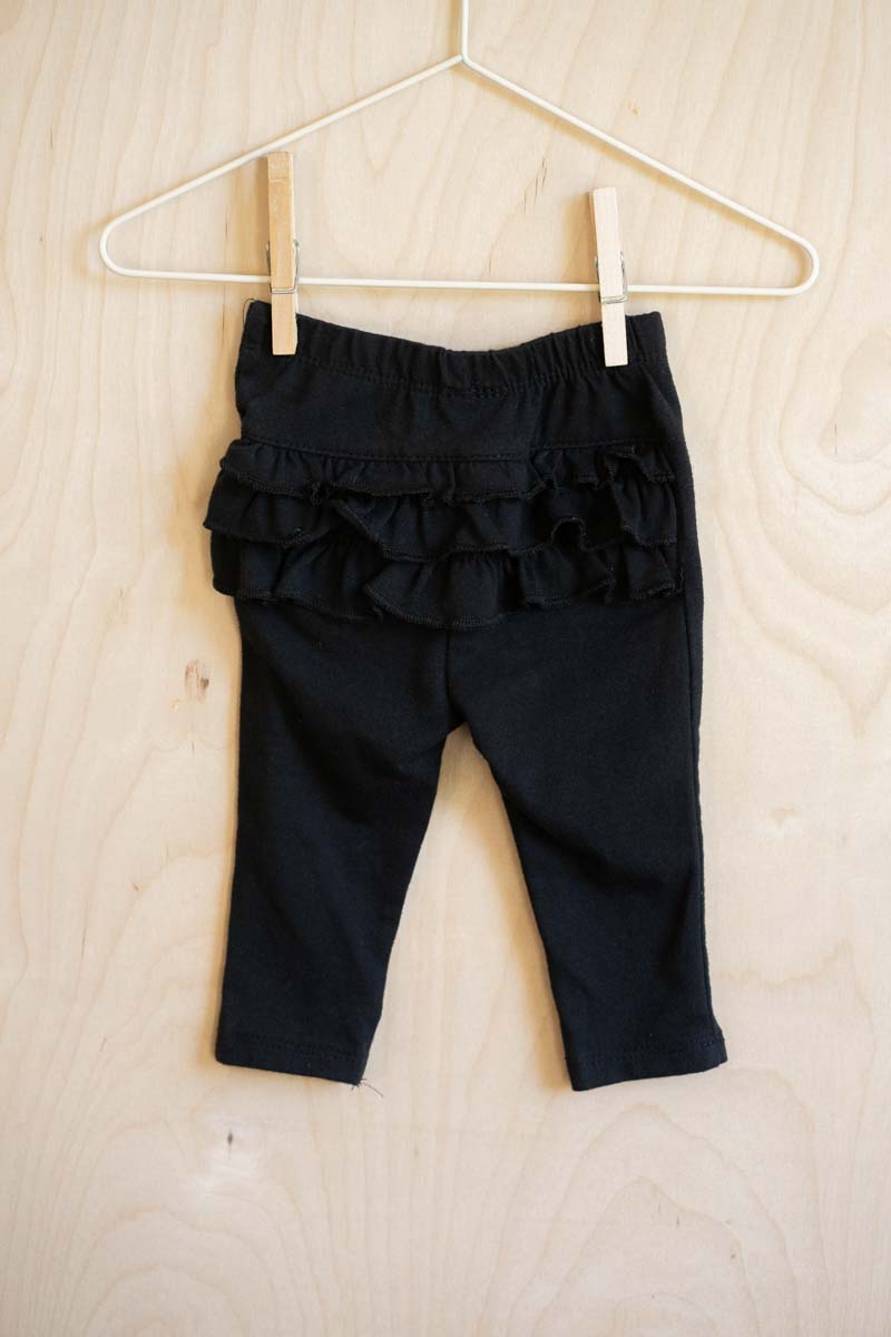 Black Ruffled Leggings: 3-6mos