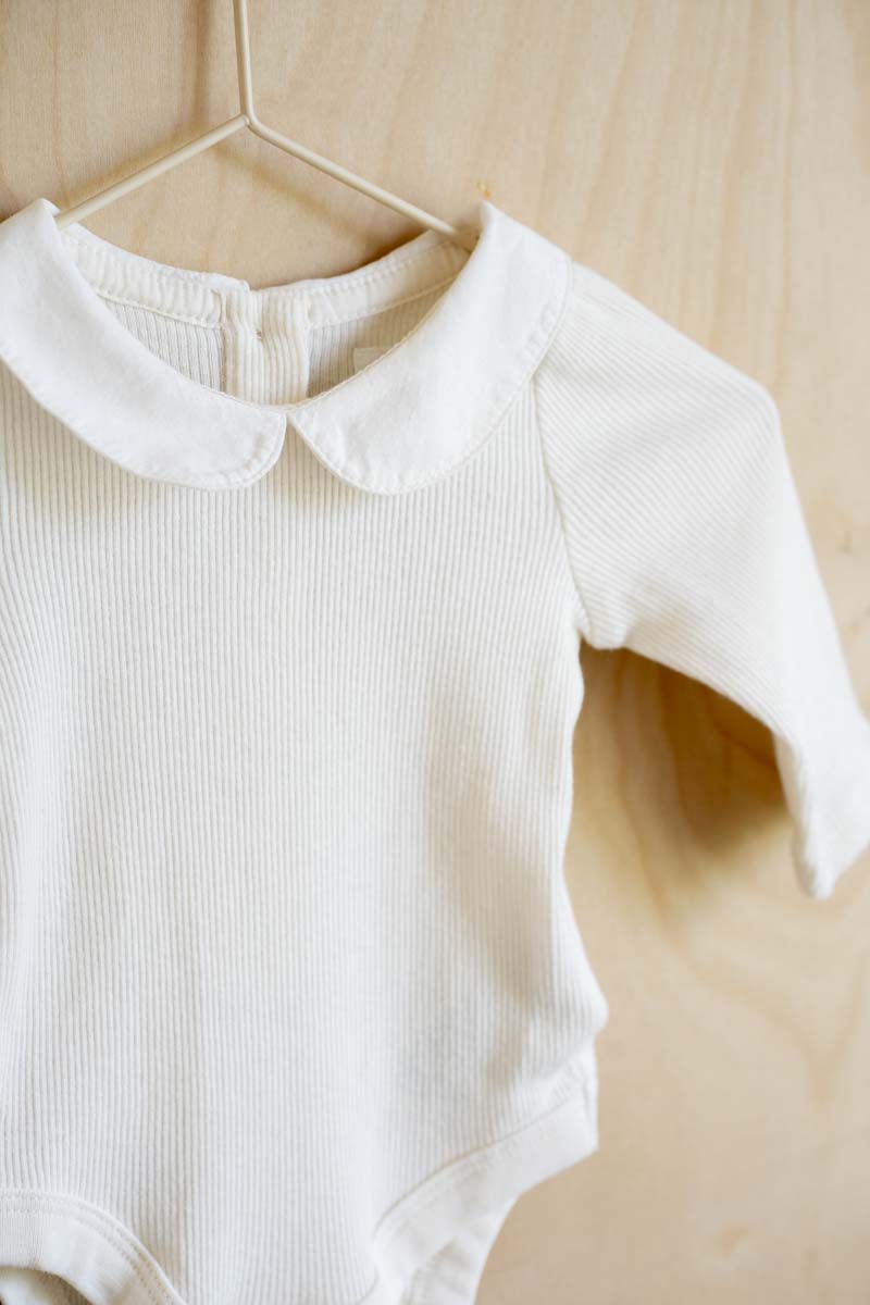 Cream Ribbed Collared Bodysuit: 0-3mos