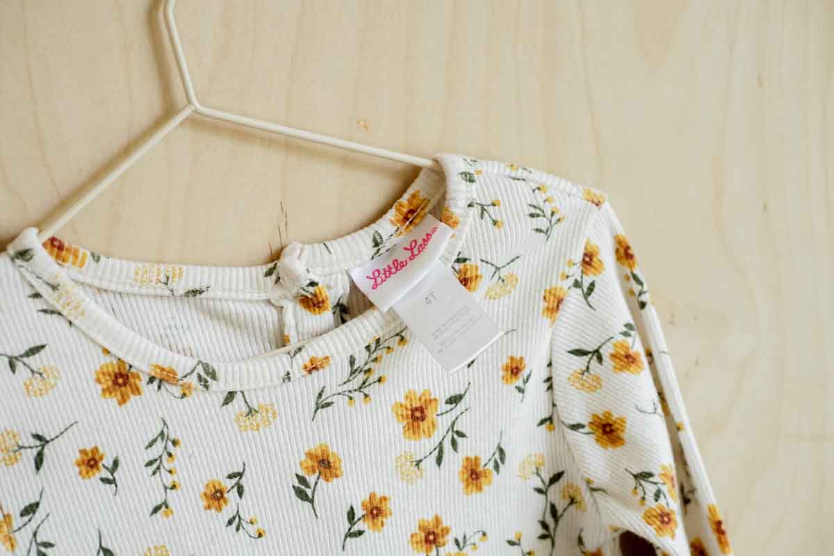 Cream Ribbed Floral Blouse: 4T